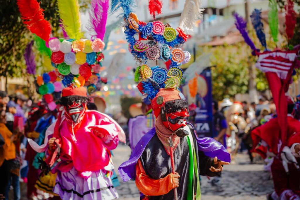 Banco Azteca impulsa turismo cultural en Coscomatepec 2025