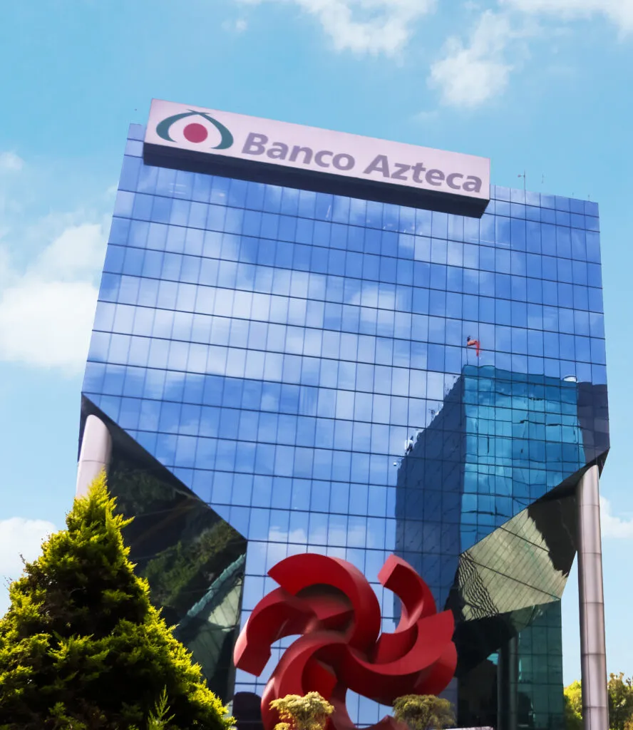 Banco Azteca y Grupo Salinas fortalecen comercio tras acuerdos tributarios